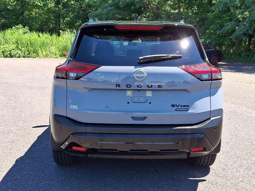 Boulder Gray Pearl/Super Black 2023 Nissan Rogue SV