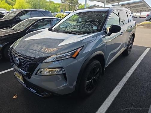 Boulder Gray Pearl/Super Black 2023 Nissan Rogue SV