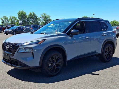 Boulder Gray Pearl/Super Black 2023 Nissan Rogue SV