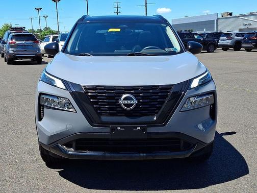 Boulder Gray Pearl/Super Black 2023 Nissan Rogue SV