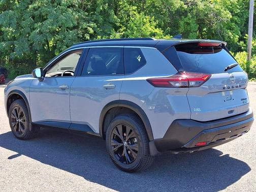 Boulder Gray Pearl/Super Black 2023 Nissan Rogue SV