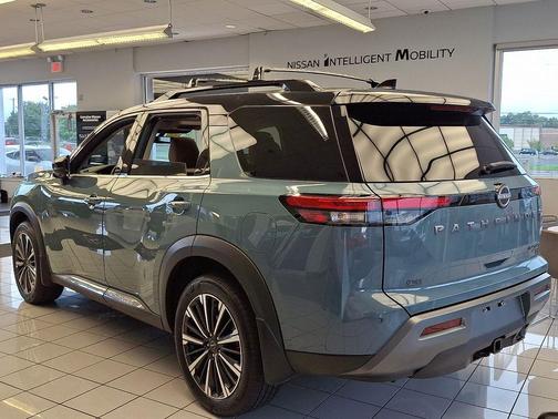 Baltic Teal/Super Black 2026 Nissan Pathfinder Platinum