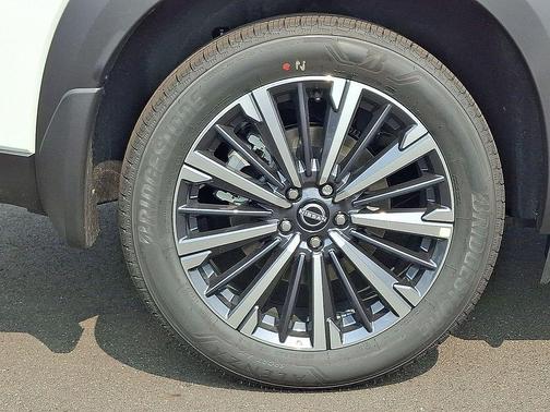Everest White Pearl Tricoat 2026 Nissan Pathfinder Platinum