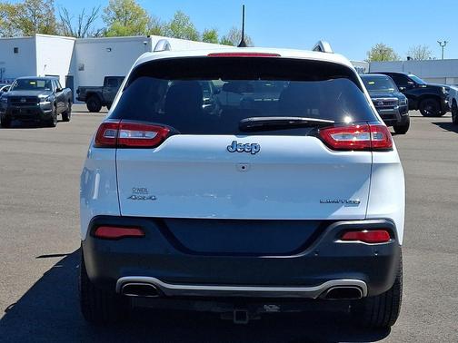Bright White Clearcoat 2018 Jeep Cherokee Limited