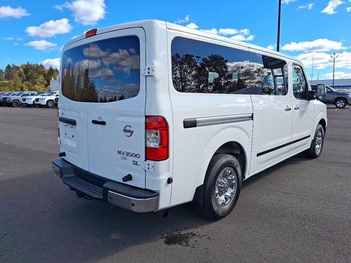 2017 Nissan NV Passenger NV3500 HD SL V8