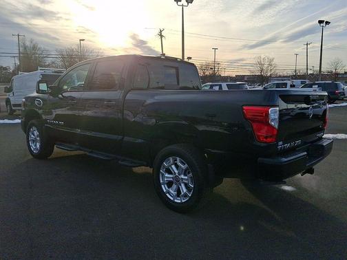 2023 Nissan Titan XD SV