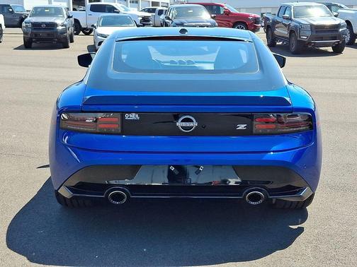 Seiran Blue Metallic/Super Black 2024 Nissan Z Performance Manual