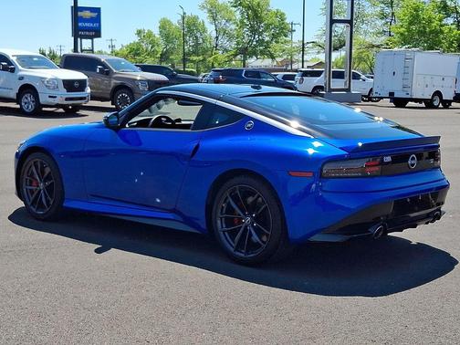Seiran Blue Metallic/Super Black 2024 Nissan Z Performance Manual