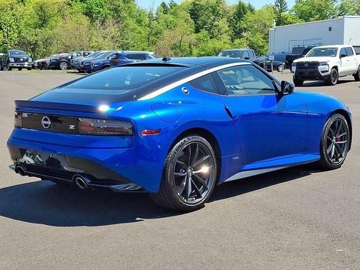 Seiran Blue Metallic/Super Black 2024 Nissan Z Performance Manual