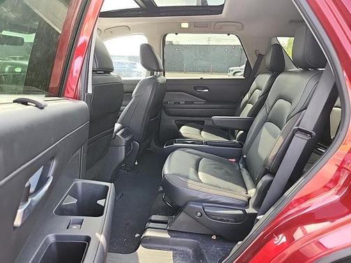 2023 Nissan Pathfinder SL 4WD