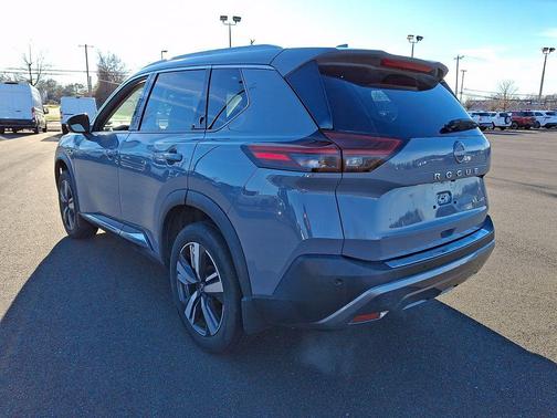 2022 Nissan Rogue SL