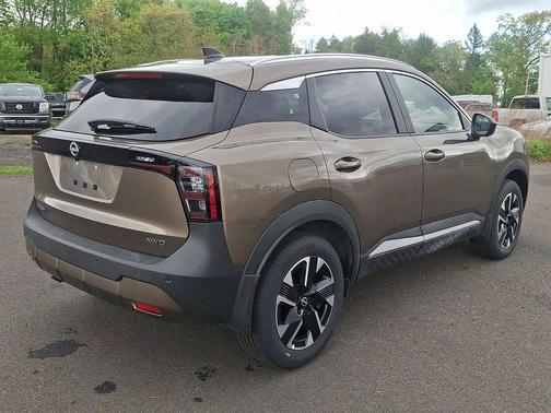 Canyon Bronze Metallic 2026 Nissan Kicks SV