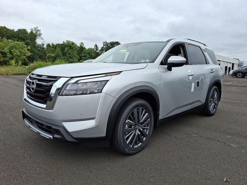 2025 Nissan Pathfinder SL 4WD