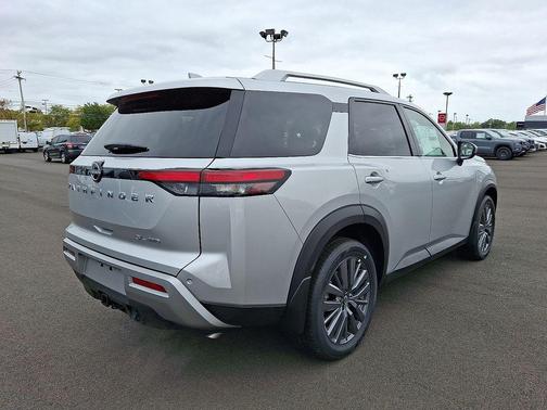 2025 Nissan Pathfinder SL 4WD