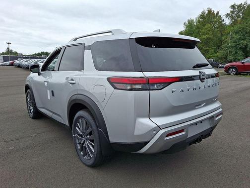 2025 Nissan Pathfinder SL 4WD