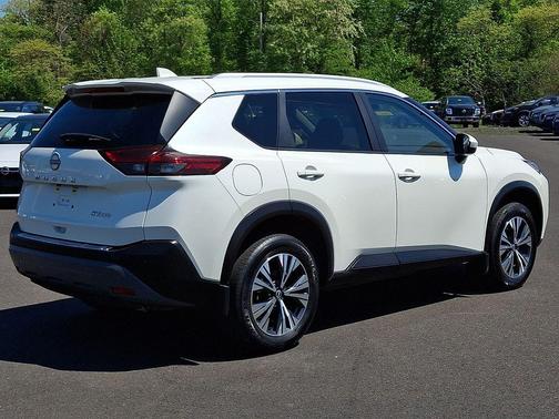 Pearl White Tricoat 2023 Nissan Rogue SV