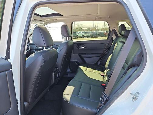 Everest White Pearl Tricoat 2026 Nissan Rogue Dark Armor