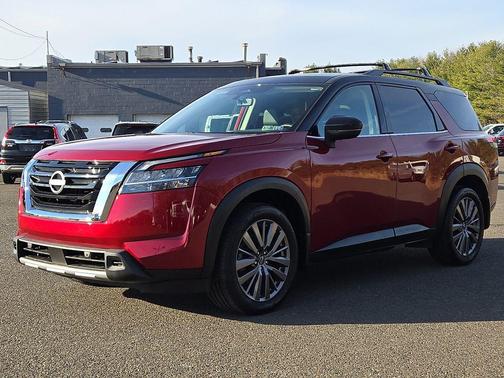 2023 Nissan Pathfinder SL 4WD