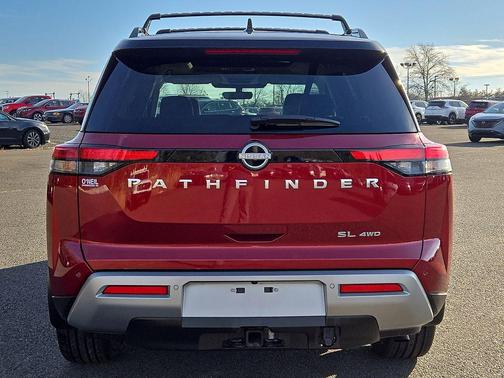 2023 Nissan Pathfinder SL 4WD