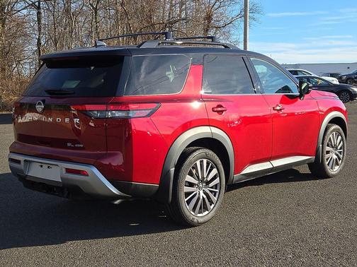 2023 Nissan Pathfinder SL 4WD