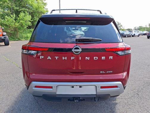 2023 Nissan Pathfinder SL 4WD