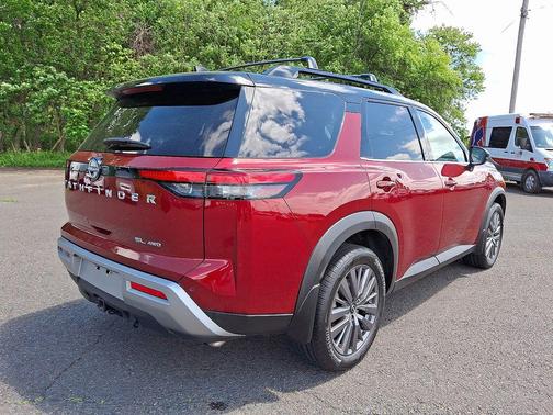 2023 Nissan Pathfinder SL 4WD
