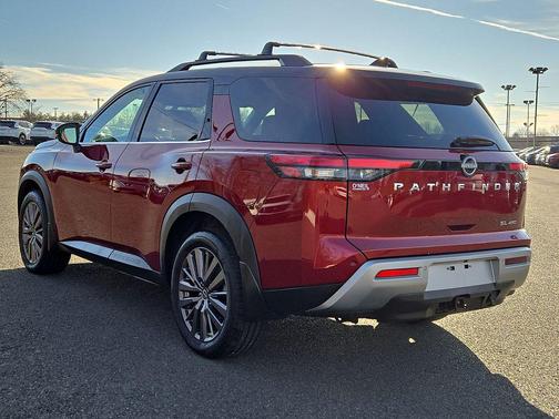 2023 Nissan Pathfinder SL 4WD