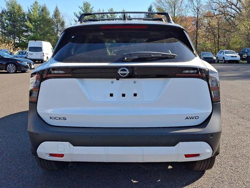 2025 Nissan Kicks SV
