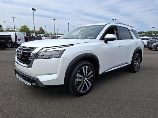 2025 Nissan Pathfinder Platinum 4WD
