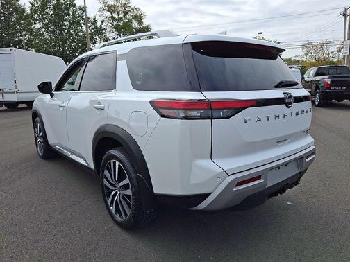 2025 Nissan Pathfinder Platinum 4WD