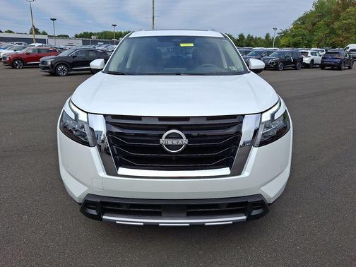 2025 Nissan Pathfinder Platinum 4WD