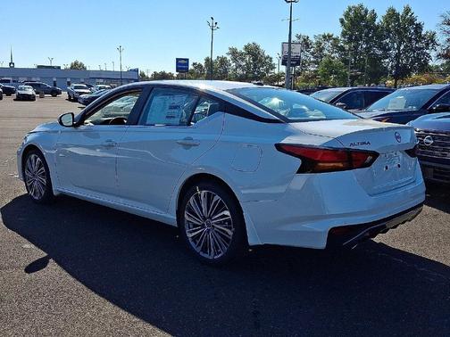 Pearl White Tricoat 2026 Nissan Altima 2.5 SV