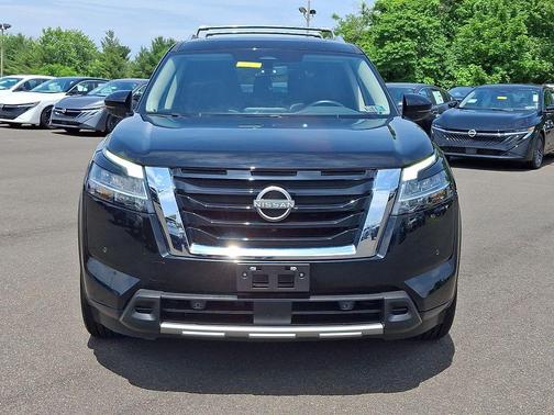 Super Black 2023 Nissan Pathfinder SL 4WD