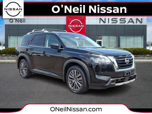 Super Black 2023 Nissan Pathfinder SL 4WD