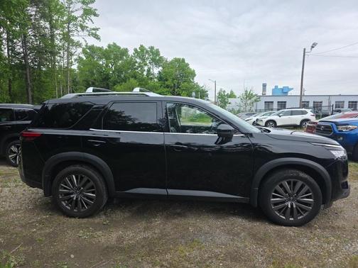 Super Black 2023 Nissan Pathfinder SL 4WD