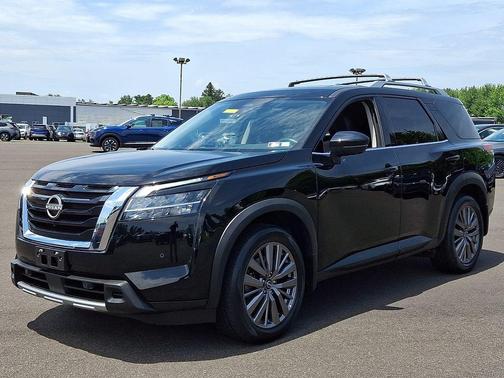Super Black 2023 Nissan Pathfinder SL 4WD