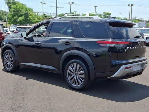 Super Black 2023 Nissan Pathfinder SL 4WD