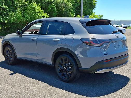 Lunar Silver Metallic 2025 Honda HR-V AWD Sport