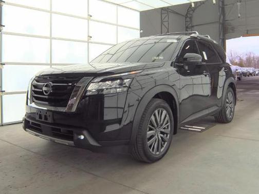 Super Black 2023 Nissan Pathfinder SL 4WD