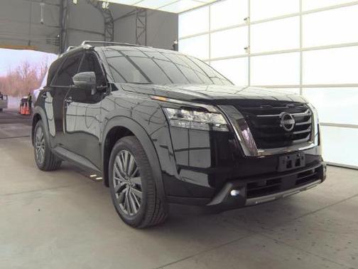 Super Black 2023 Nissan Pathfinder SL 4WD