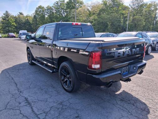 Brilliant Black Crystal Pearlcoat 2017 RAM 1500 Night Crew Cab 4x4 5'7' Box
