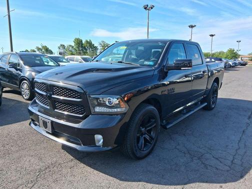 Brilliant Black Crystal Pearlcoat 2017 RAM 1500 Night Crew Cab 4x4 5'7' Box