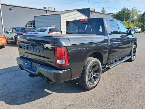 Brilliant Black Crystal Pearlcoat 2017 RAM 1500 Night Crew Cab 4x4 5'7' Box