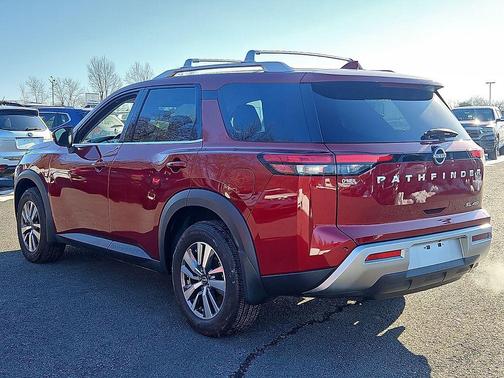 2023 Nissan Pathfinder SL 4WD