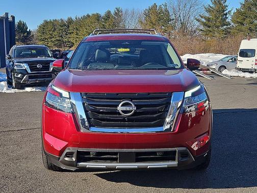 2023 Nissan Pathfinder SL 4WD