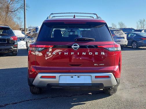 2023 Nissan Pathfinder SL 4WD