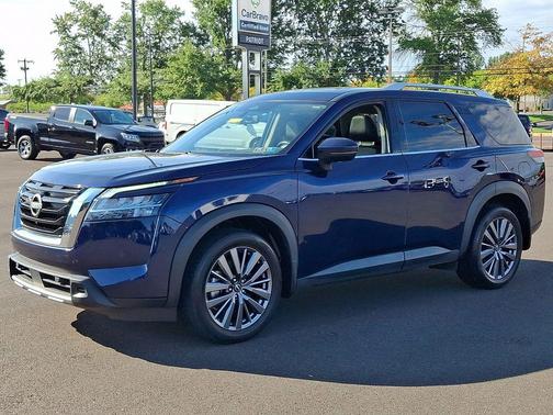 Deep Ocean Blue Pearl 2024 Nissan Pathfinder SL 4WD