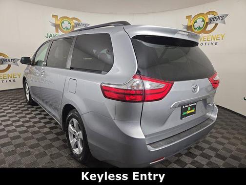 2017 Toyota Sienna LE
