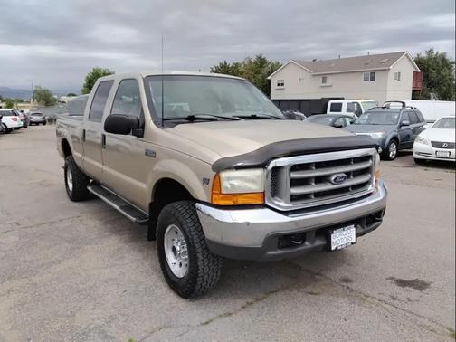 Harvest Gold Clearcoat Metallic 2000 Ford F-350 XLT Crew Cab Super Duty