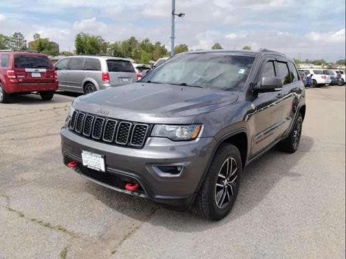 Granite Crystal Metallic Clearcoat 2018 Jeep Grand Cherokee Trailhawk